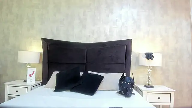 Snapshot of BarbaraLeython1 chatting on 10-19-25, 02:50 BarbaraLeython1 online show from 10-19-25, 02:50