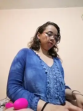 Snapshot of BarbaraLeython1 chatting on 11-18-25, 10:14 BarbaraLeython1 online show from 11-18-25, 10:14