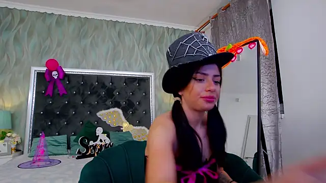 Anais Carter online show from 10-30-25, 04:47