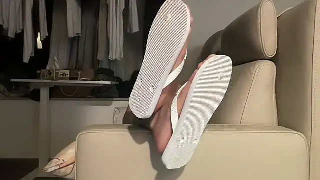 hkmalefeet online show from 11-22-25, 09:36