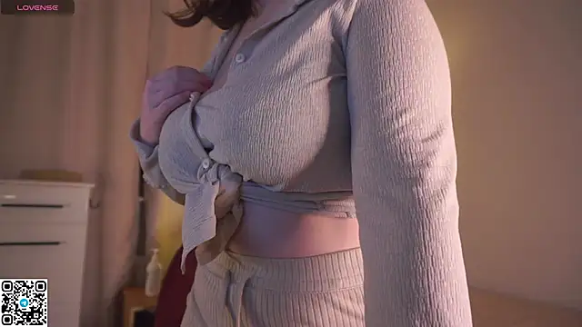 LakeshiaVodopich online show from 10-12-25, 09:08