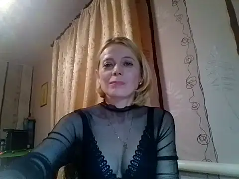 LiluXRose online show from 10-15-25, 09:59