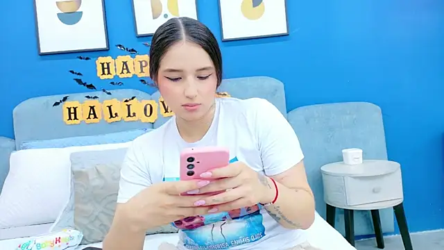 Ashley Evans22 online show from 10-23-25, 08:18