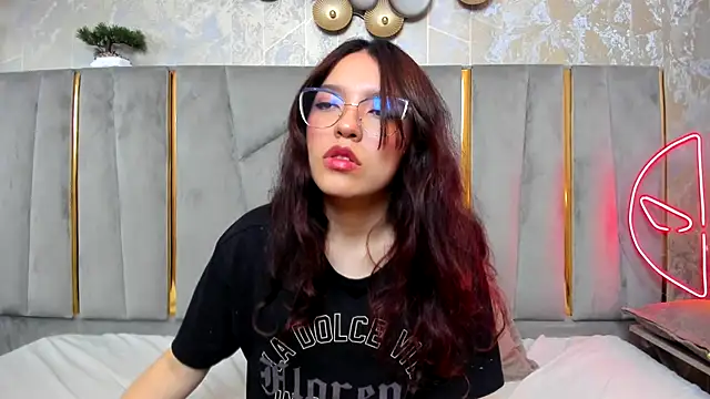 Elliecute online show from 09-30-25, 02:33