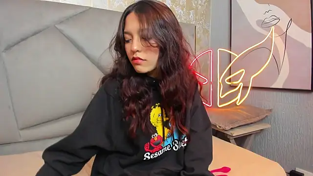 Elliecute online show from 10-01-25, 02:23