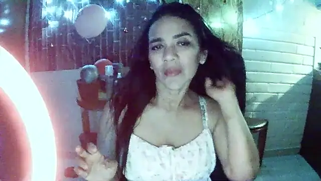 MiiaVelasquez online show from 12-17-25, 04:18