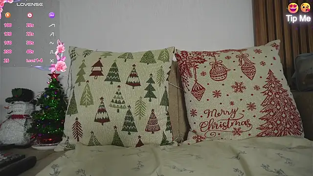 Snapshot of Roxybeautyy chatting on 12-01-25, 09:58 Roxybeautyy online show from 12-01-25, 09:58