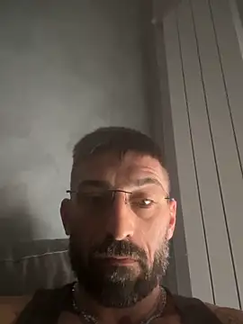 Snapshot of GmGit chatting on 10-19-25, 06:58 GmGit online show from 10-19-25, 06:58