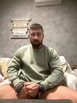 Snapshot of GmGit chatting on 11-24-25, 10:37 GmGit online show from 11-24-25, 10:37