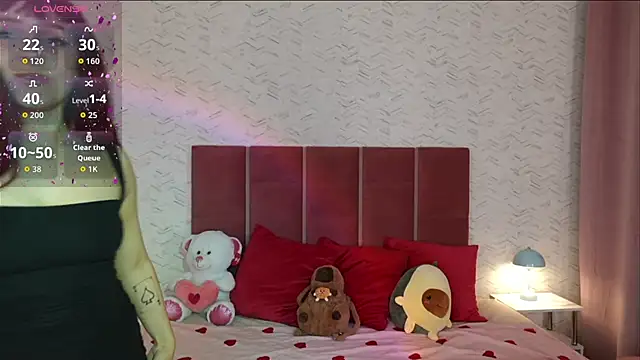 CoralineSky online show from 09-12-25, 08:42