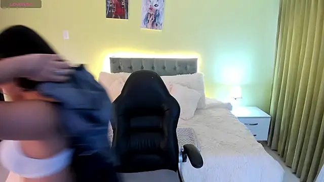 Camille Olsen  online show from 10-17-25, 11:35