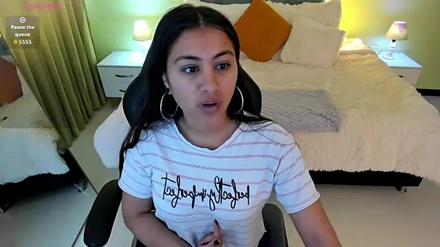 Camille Olsen  online show from 10-20-25, 11:54