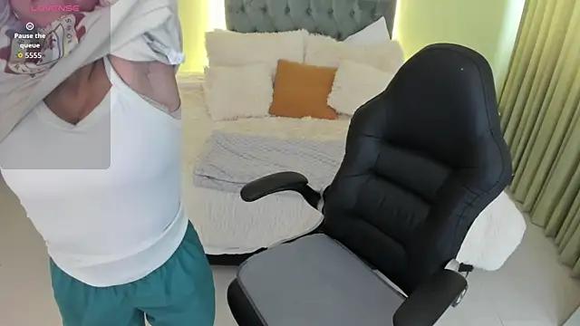 Camille Olsen  online show from 10-27-25, 11:36