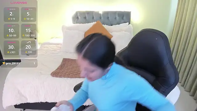 Camille Olsen  online show from 10-28-25, 11:47