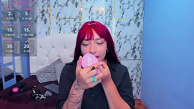 Snapshot of Itsuki_N chatting on 10-10-25, 12:48 Itsuki N online show from 10-10-25, 12:48