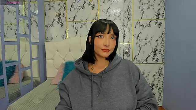 Snapshot of Itsuki_N chatting on 11-14-25, 01:32 Itsuki N online show from 11-14-25, 01:32