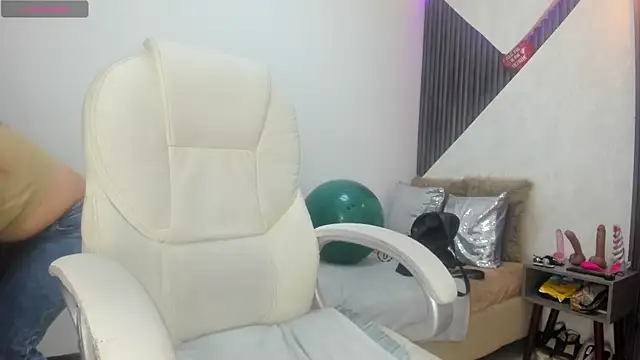 roxana santini online show from 12-18-25, 03:07