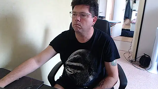 blueandwhite1 online show from 10-09-25, 02:48