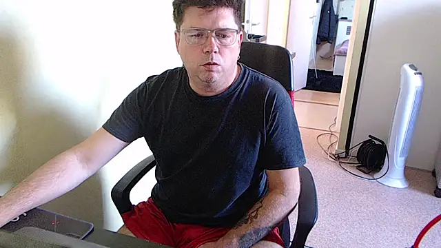 blueandwhite1 online show from 10-21-25, 02:29