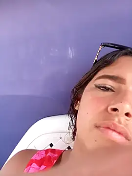 Zoe-Johnson  online show from 10-19-25, 07:47