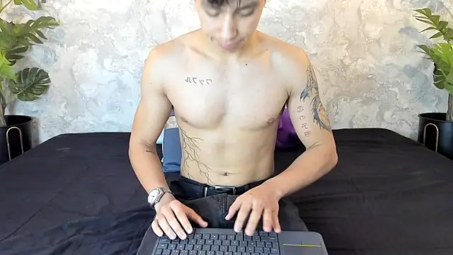 Snapshot of Tyler_durten chatting on 10-13-25, 03:06 Tyler durten online show from 10-13-25, 03:06