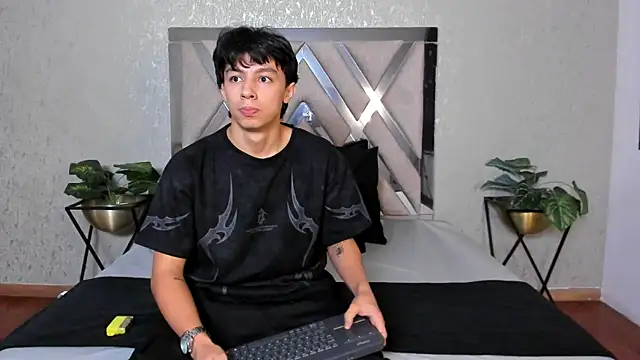 Snapshot of Tyler_durten chatting on 10-22-25, 03:07 Tyler durten online show from 10-22-25, 03:07