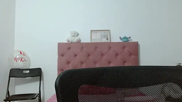 Sara f W online show from 12-17-25, 01:22