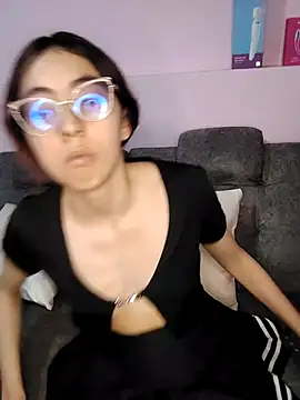 Snapshot of AnnieSparkle chatting on 10-16-25, 12:44 AnnieSparkle online show from 10-16-25, 12:44