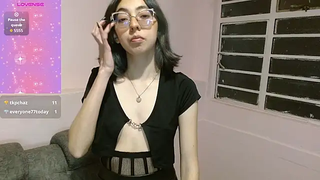 Snapshot of AnnieSparkle chatting on 11-06-25, 11:37 AnnieSparkle online show from 11-06-25, 11:37