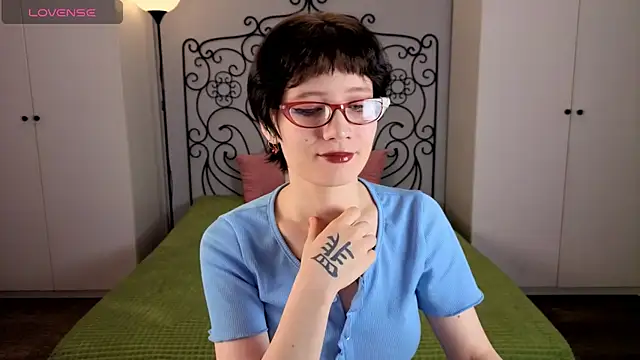 oliviafairy1 online show from 10-06-25, 04:04