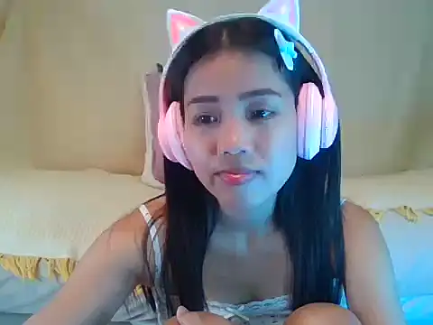 Snapshot of AnnewithanE chatting on 09-21-25, 04:03 AnnewithanE online show from 09-21-25, 04:03