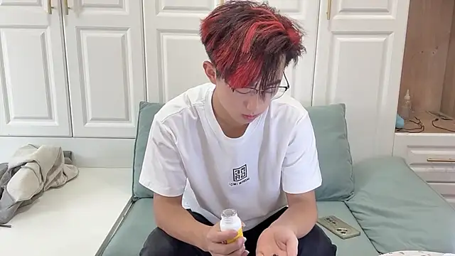 STxuguanhan online show from 10-18-25, 07:53