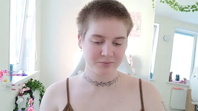 Snapshot of Zlata_in_xxxLand chatting on 10-19-25, 08:59 Zlata in xxxLand online show from 10-19-25, 08:59