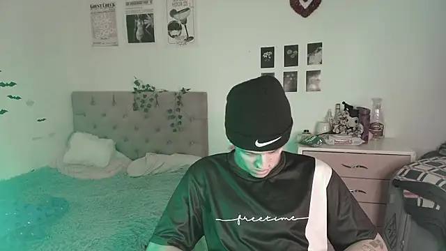 2cyboy  online show from 09-08-25, 07:57