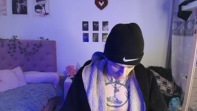 2cyboy  online show from 10-06-25, 08:17