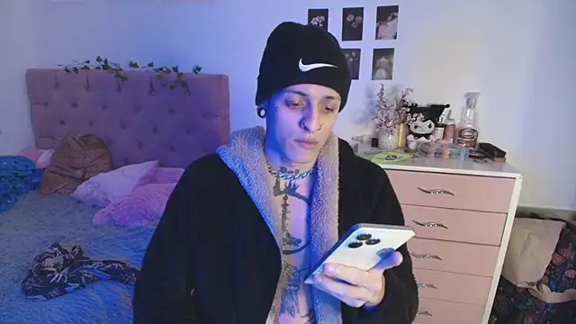 2cyboy  online show from 10-11-25, 09:35