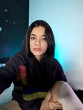 Snapshot of emmii_cute chatting on 10-08-25, 06:00 emmii cute online show from 10-08-25, 06:00
