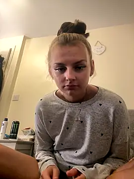 Snapshot of Summer21k chatting on 10-16-25, 06:09 Summer21k online show from 10-16-25, 06:09