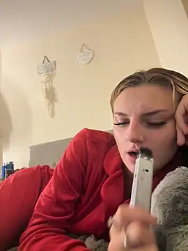 Snapshot of Summer21k chatting on 10-19-25, 08:09 Summer21k online show from 10-19-25, 08:09