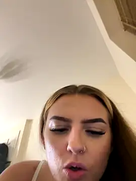 Snapshot of Summer21k chatting on 11-04-25, 09:36 Summer21k online show from 11-04-25, 09:36