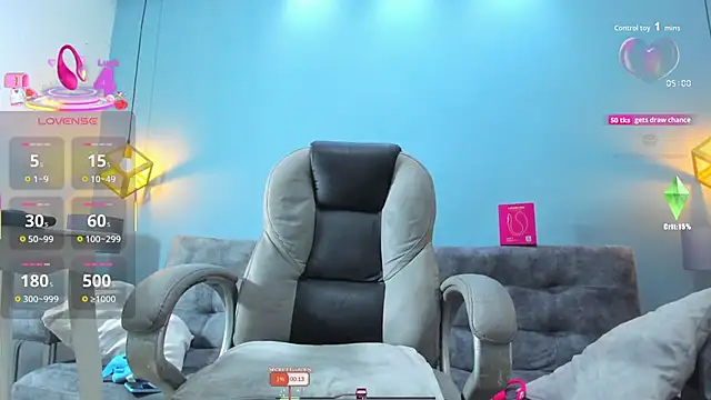 Snapshot of Eross_Santy chatting on 10-20-25, 11:32 Eross Santy online show from 10-20-25, 11:32