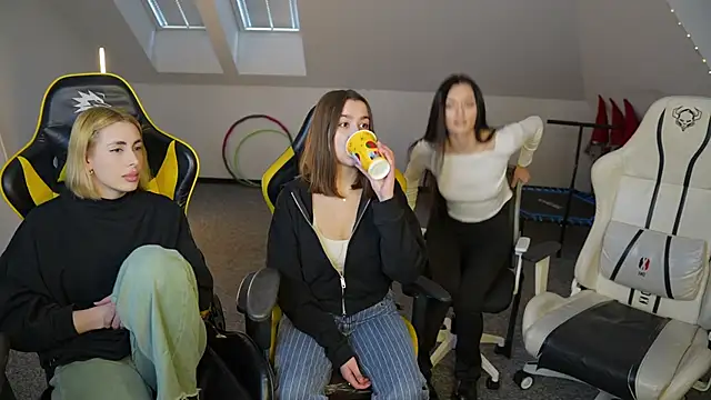  Lili 054 online show from 11-21-25, 11:20