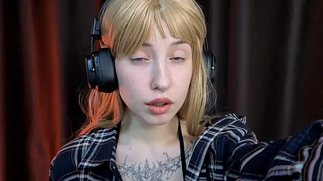 YukiMisa online show from 12-17-25, 04:35