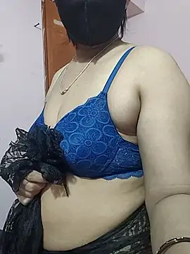 Snapshot of nice_touch9733 chatting on 11-18-25, 06:01 nice touch9733 online show from 11-18-25, 06:01