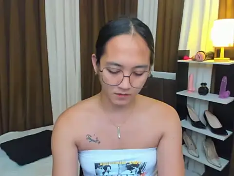 URHottestAngel online show from 10-10-25, 04:50