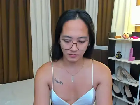 URHottestAngel online show from 11-12-25, 05:02