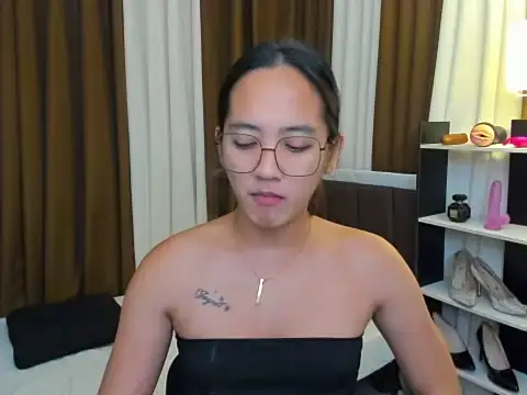 URHottestAngel online show from 11-13-25, 04:39