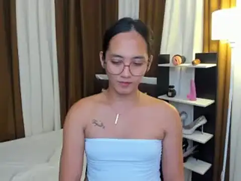 URHottestAngel online show from 11-17-25, 08:42