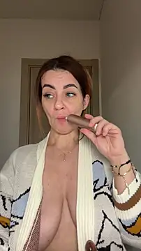 Roxanne Skye online show from 11-20-25, 01:22