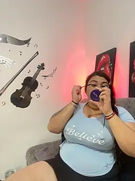 Snapshot of SafiroFer chatting on 10-17-25, 09:06 SafiroFer online show from 10-17-25, 09:06